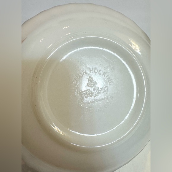 Anchor Hocking Fire King Swirl Milk Glass 8 1/2" Serving Bowl Gold Rim Vintage - Picture 4 of 6